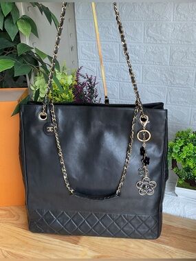 ✅CHANEL LAMBSKIN QUILTED  SHOULDER TOTE GOLD CHAIN